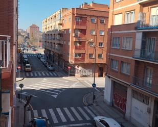 Vista exterior de Pis en venda en  Logroño amb Balcó