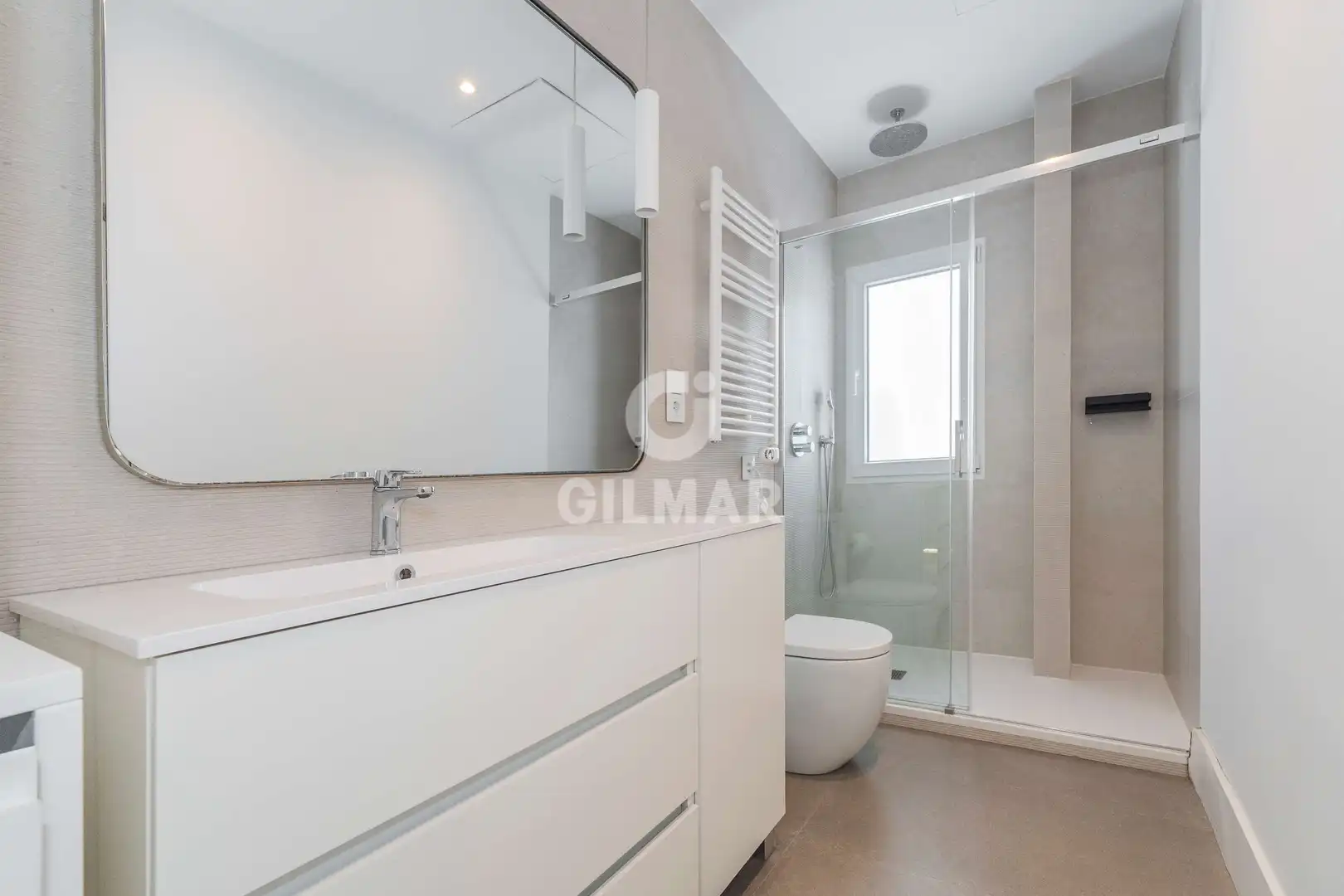Baño de Piso en venta en Madrid con Calefacción y Trastero