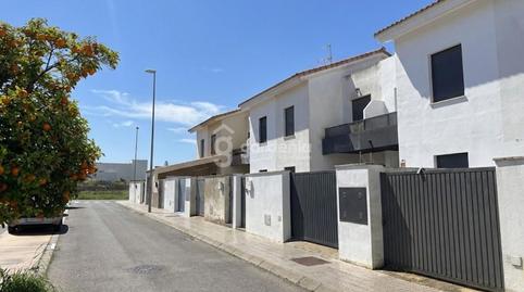 Foto 2 de Casa adosada en venda a Cronista M Garcia Fdez, Carrión de los Céspedes, Sevilla