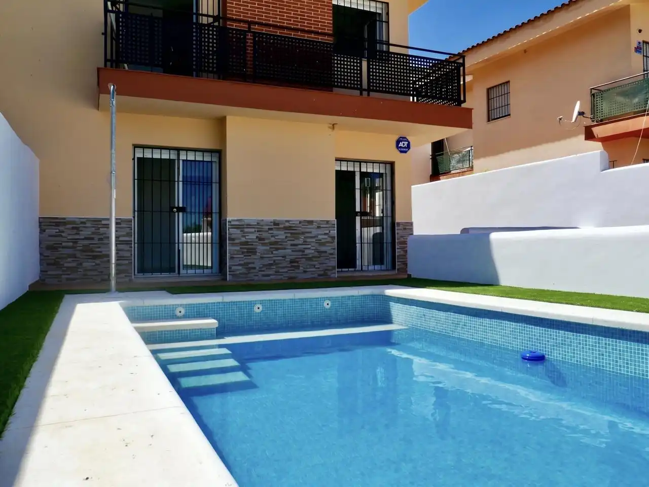 Piscina de Casa adosada en venta en El Ronquillo con Jardín privado, Terraza y Piscina