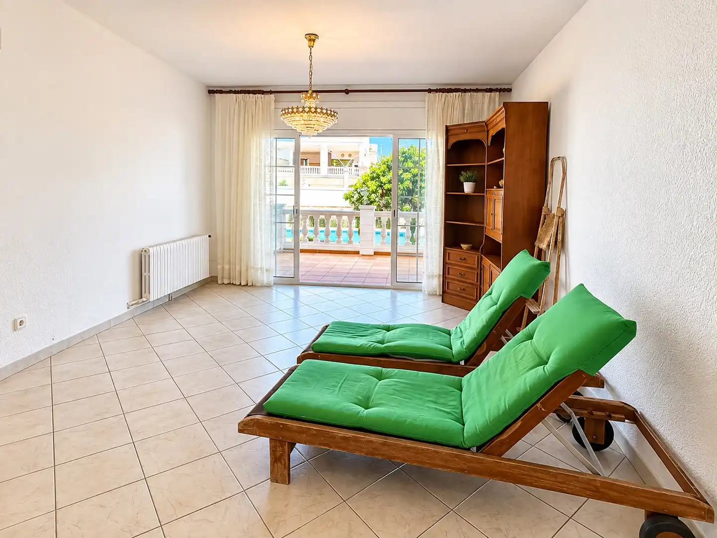 Sala d'estar de Casa adosada en venda en Sant Pere de Ribes amb Calefacció, Terrassa i Piscina