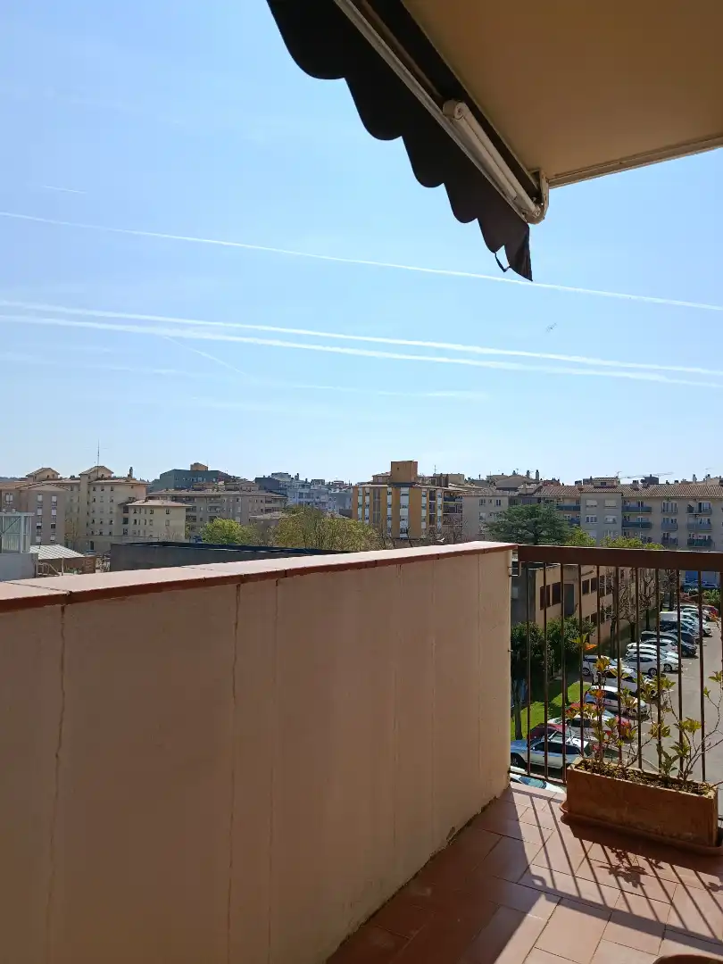 Vista exterior de Piso en venta en Girona con Aire acondicionado, Calefacción y Jardín privado