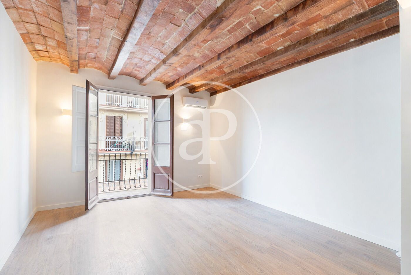 Piso en venta en  Barcelona Capital con Aire acondicionado, Calefacción y Balcón