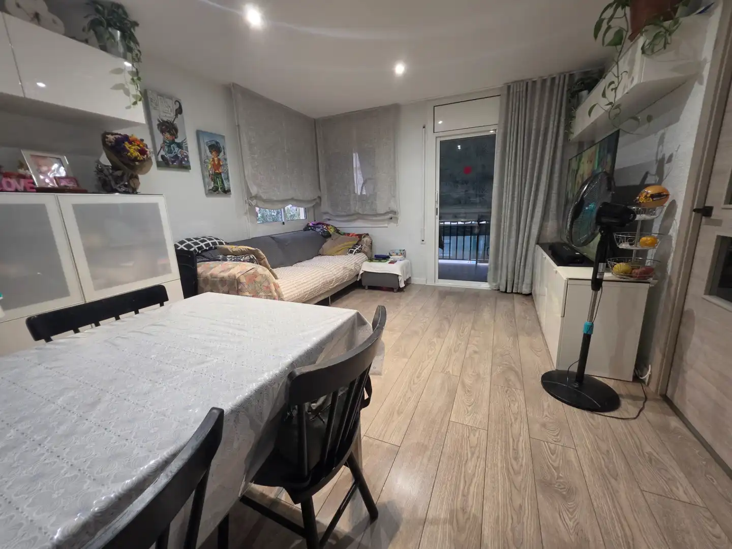 Living room of Flat for sale in L'Hospitalet de Llobregat  with Air Conditioner, Parquet flooring and Furnished
