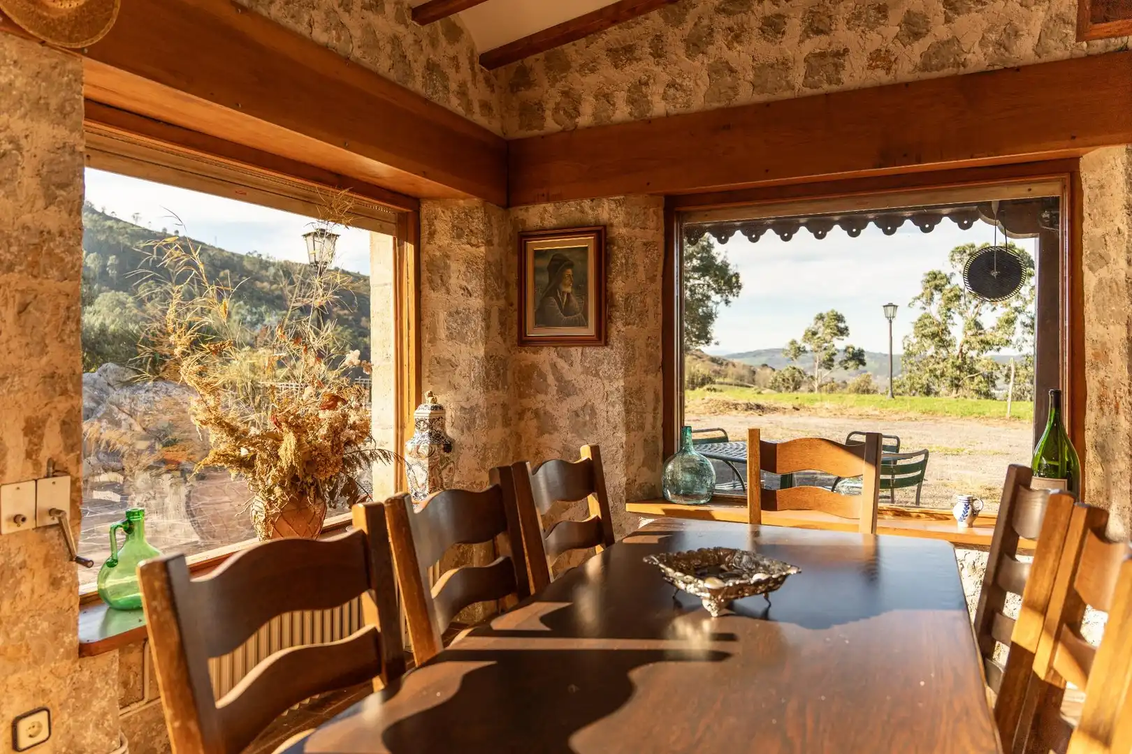 Menjador de Casa o xalet en venda en Villaescusa (Cantabria) amb Calefacció, Jardí privat i Terrassa
