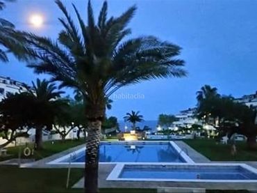Appartamento con piscina in affitto a Carrer Malentivet 6