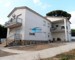 Vista exterior de Casa o xalet en venda en Caldes de Montbui amb Terrassa i Balcó