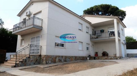 Casa en venta en Santa Eulalia De Ronçana, 5 dormitorios.