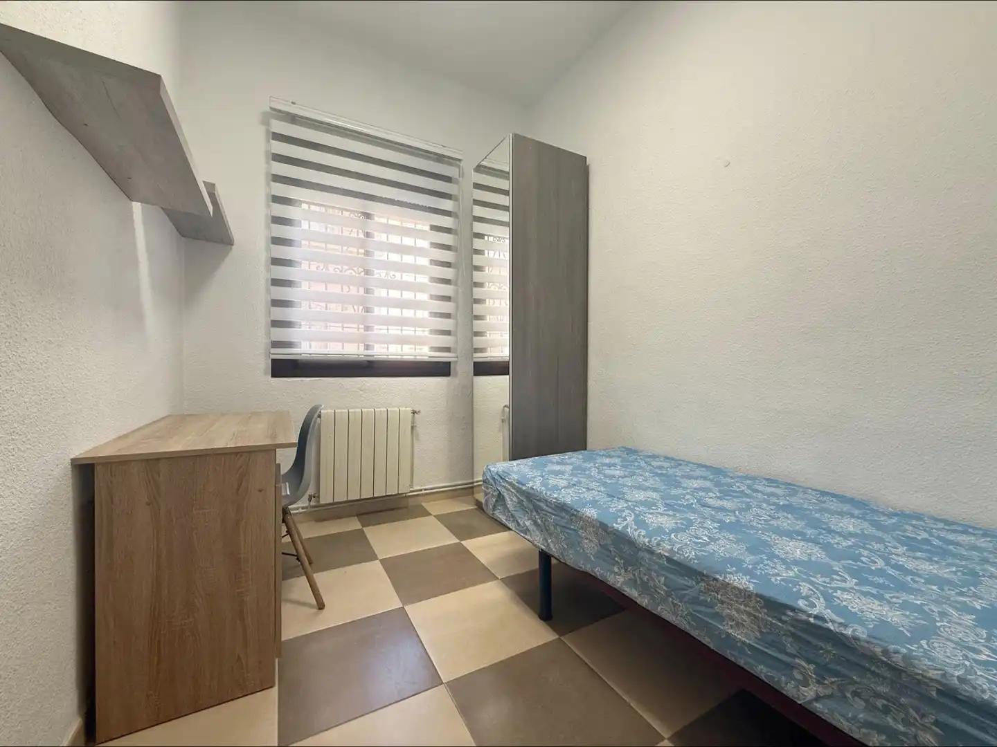 Bedroom of Flat for rent in Granada  with Air Conditioner, Heating and Furnished