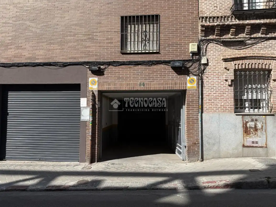 Außenansicht von Garage zum Verkauf in Madrid