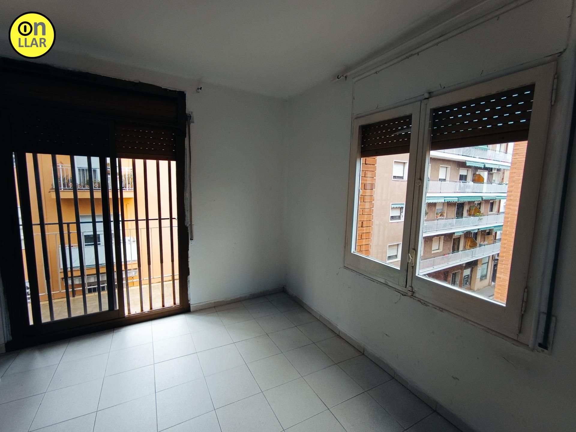 Bedroom of Flat for sale in Canovelles