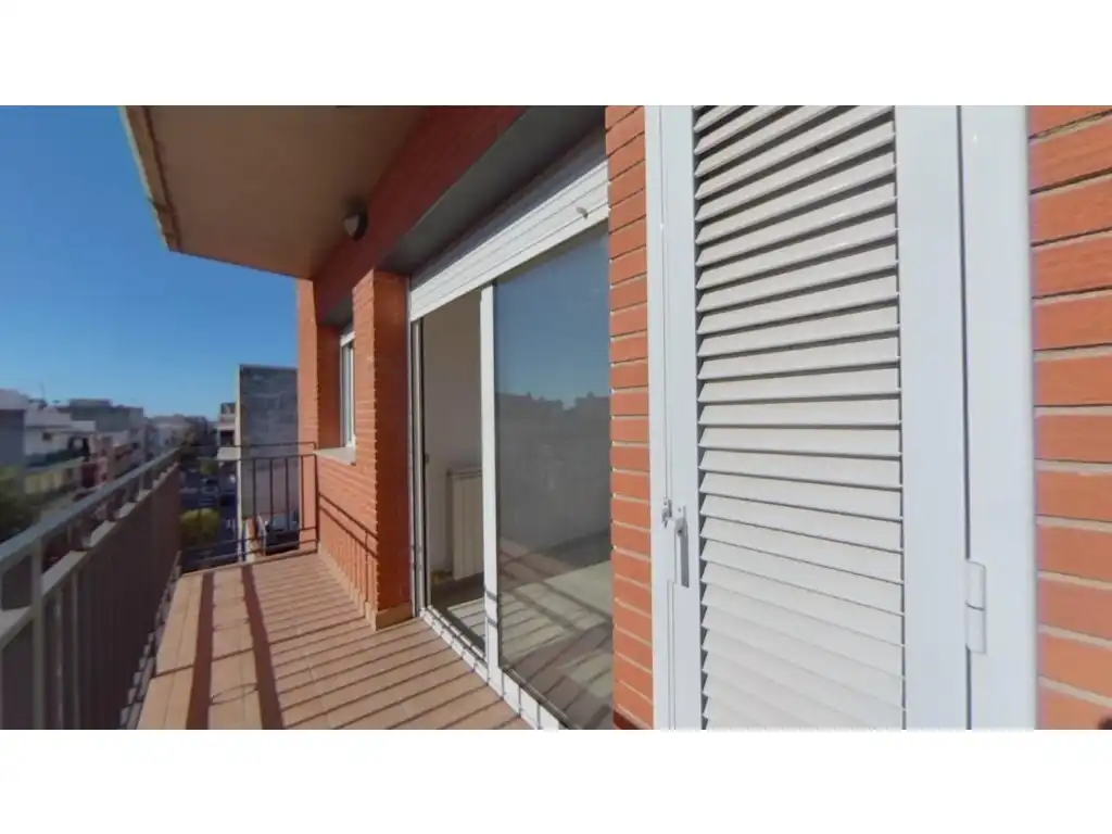 Piso con ascensor en venta en Calle Vint-I-U, imagen 2