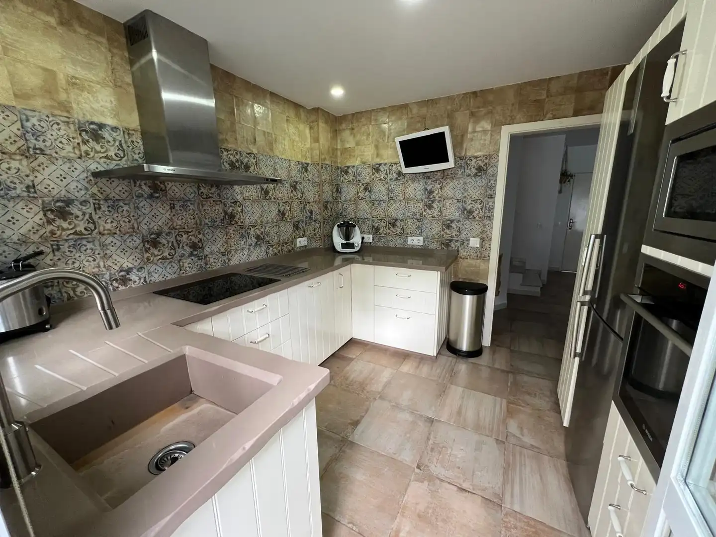 Kitchen of Houses for sale in Sanlúcar de Barrameda  with Air Conditioner, Heating and Terrace