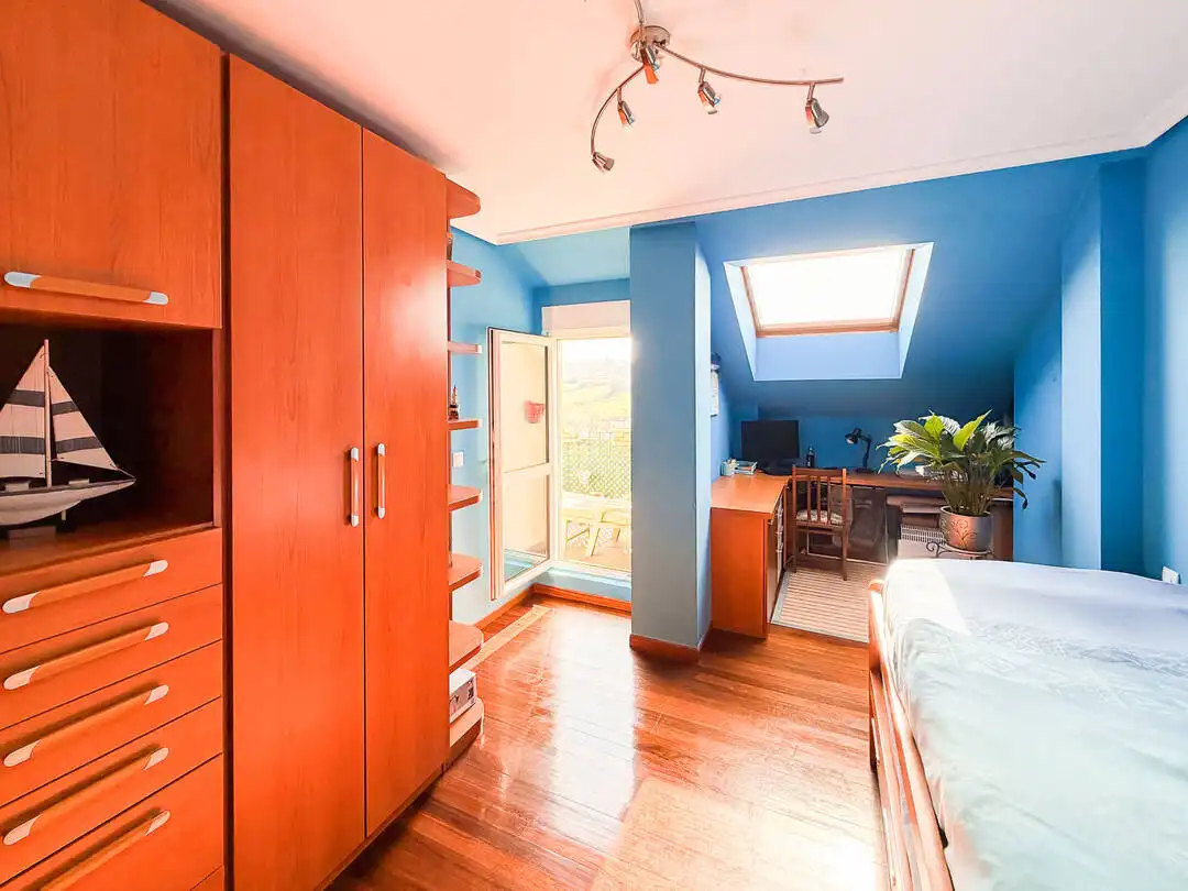 Habitación de Piso en venta en Santa Cruz de Bezana con Calefacción, Terraza y Trastero