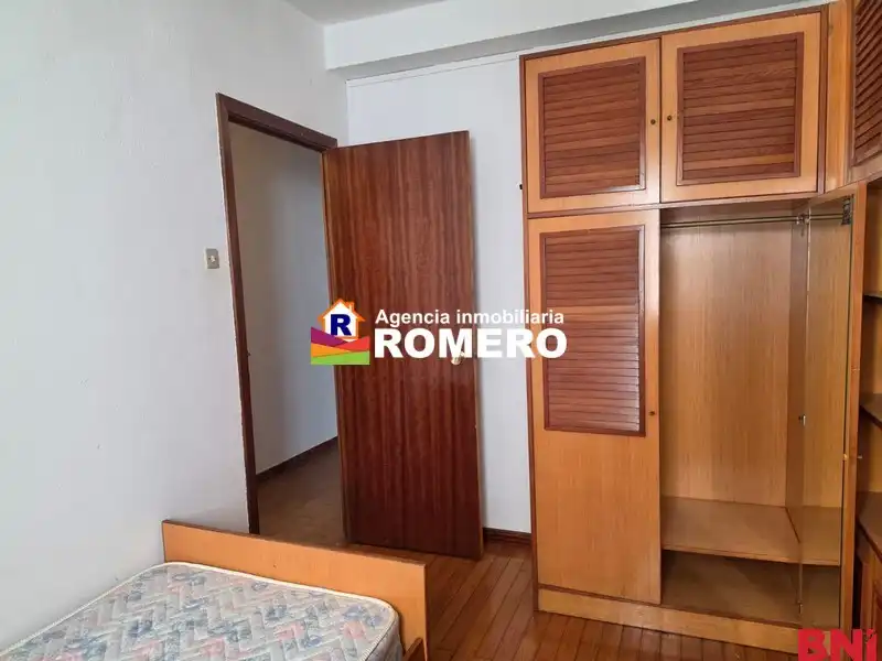 Schlafzimmer von Wohnung zum Verkauf in Santiago de Compostela  mit Möbliert