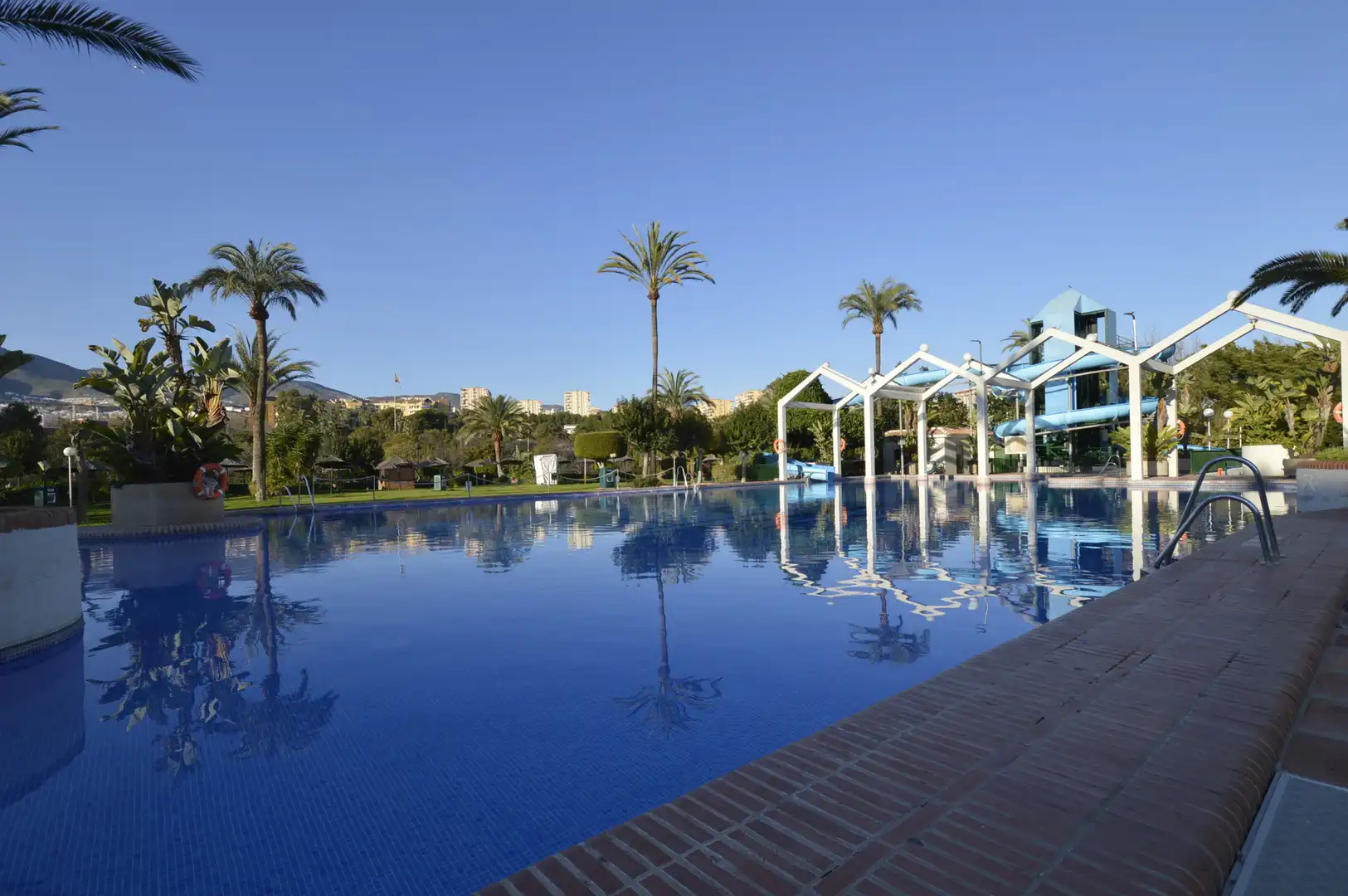 Estudi amb piscina de lloguer a Avenida del Parque 3, imagen 3