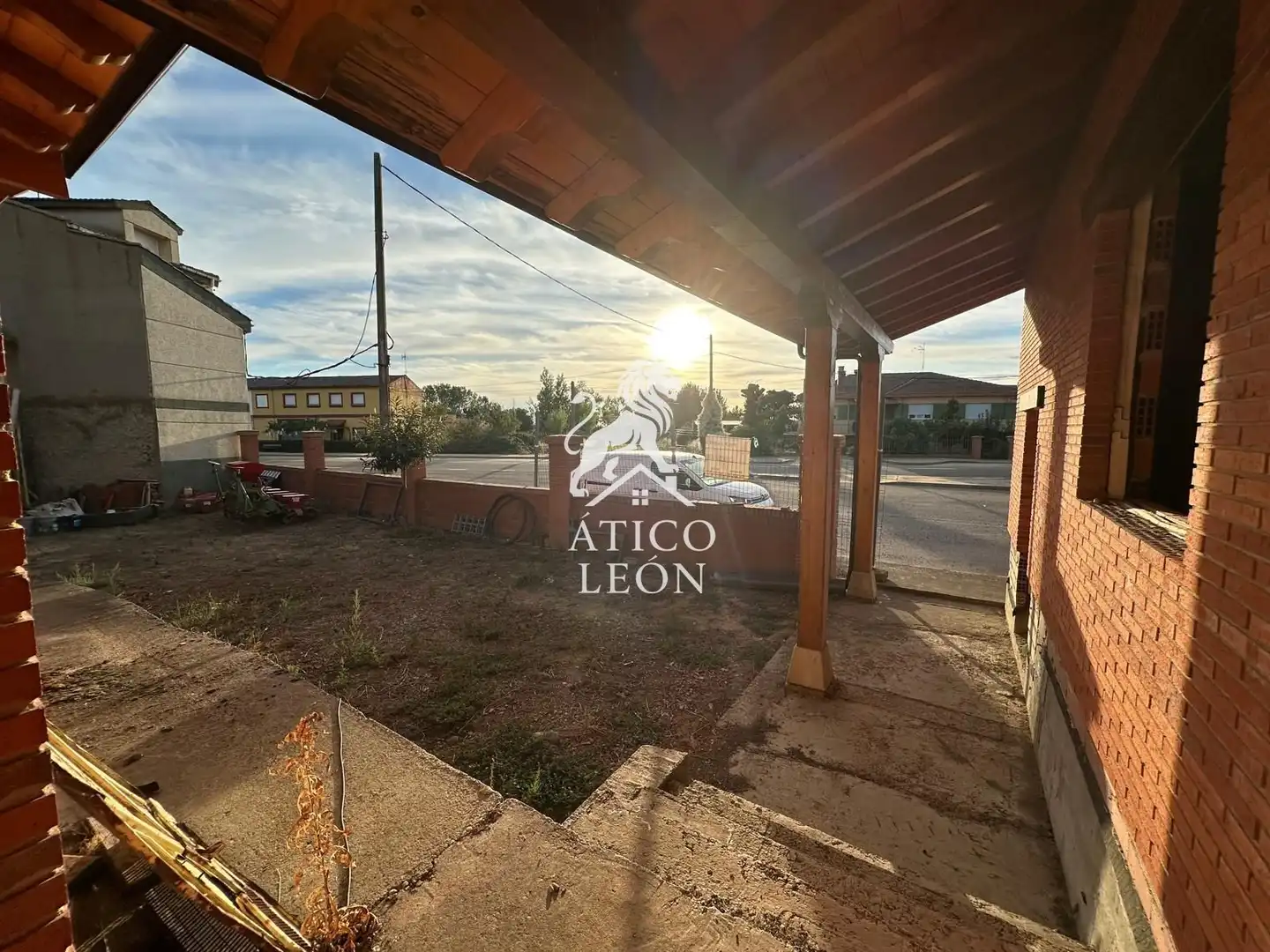 Exterior view of Houses for sale in Chozas de Abajo  with Private garden and Terrace