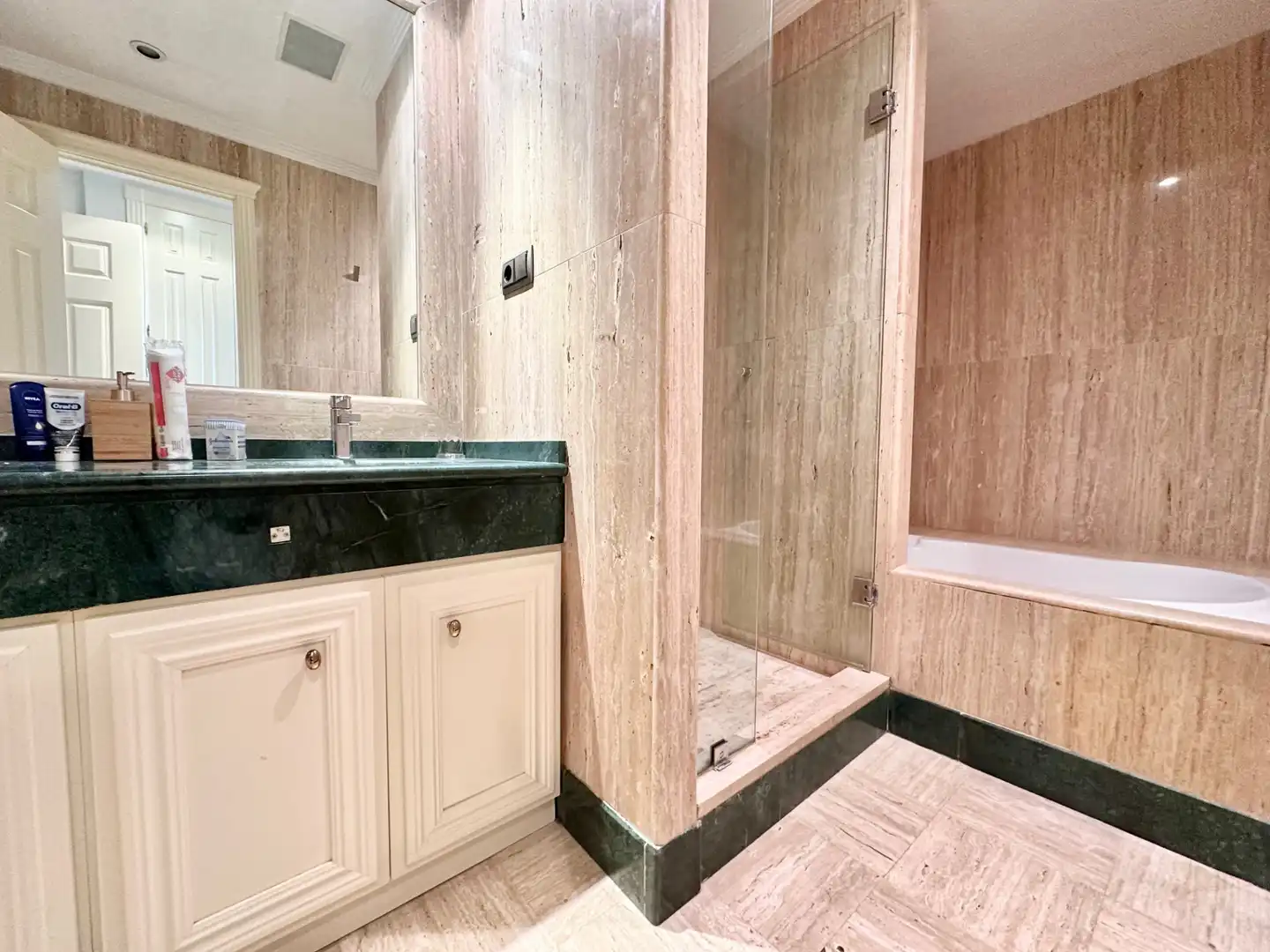 Apartamento con piscina en venta en Milla de Oro, imagen 22