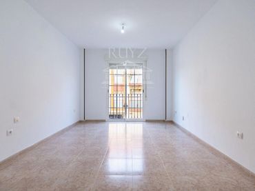 Appartamento con balcone in vendita a Centro