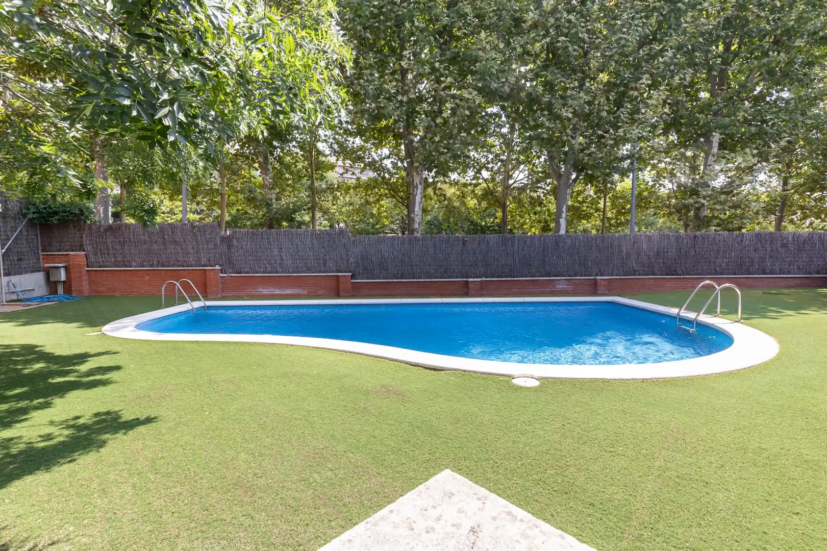 Swimming pool of Ground floor for sale in Sant Cugat del Vallès  with Air Conditioner, Heating and Storage room