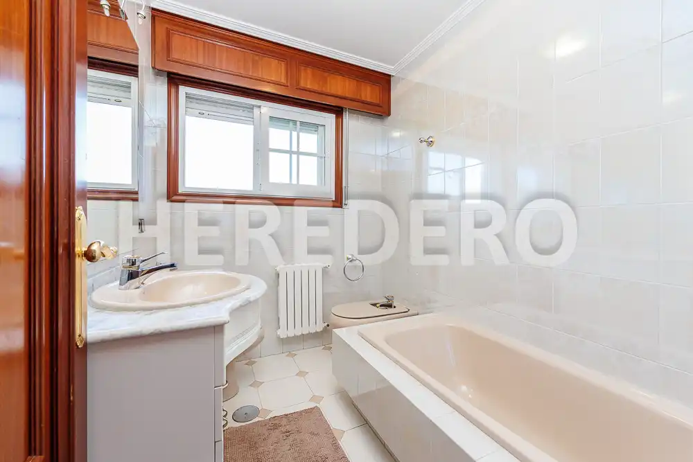 Baño de Casa o chalet en venta en Vigo  con Calefacción, Jardín privado y Terraza