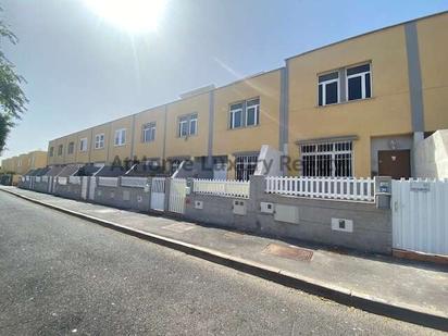 Vista exterior de Casa adosada en venda en Granadilla de Abona amb Terrassa i Traster
