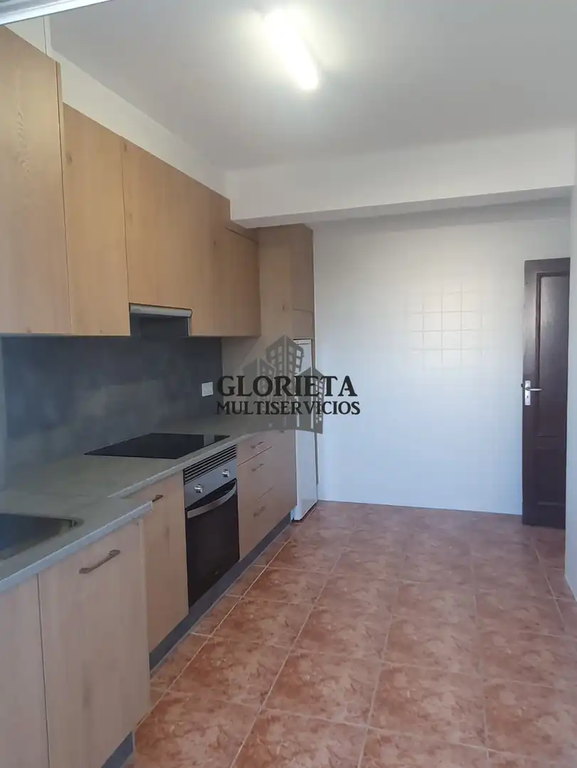 Cocina de Piso en venta en Vigo  con Calefacción, Terraza y Trastero