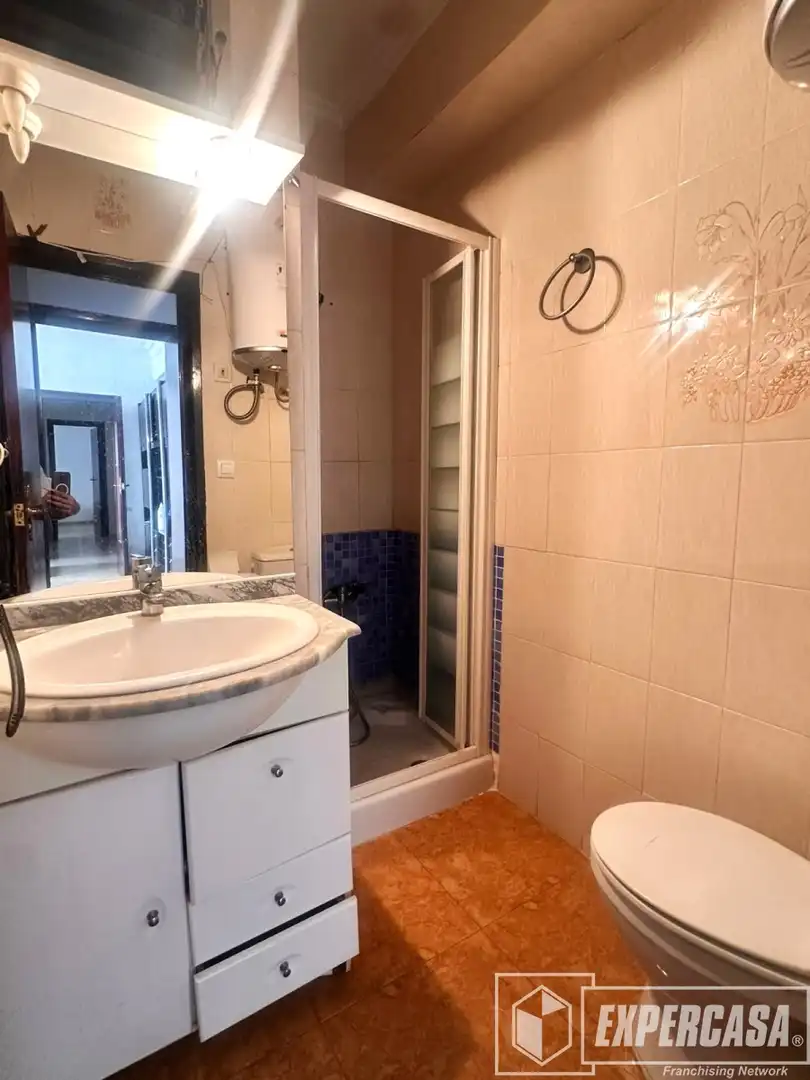 Bany de Pis en venda en Benetússer amb Aire condicionat