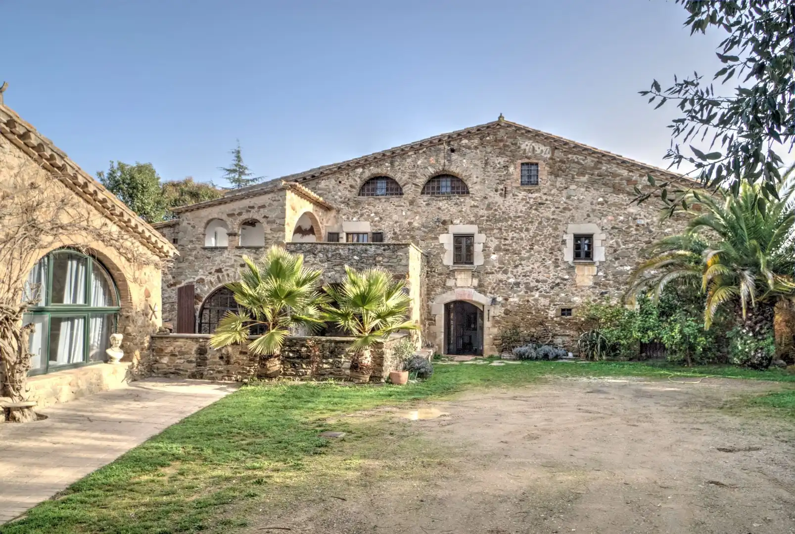 Vista exterior de Finca rústica en venda en Madremanya amb Calefacció, Jardí privat i Piscina