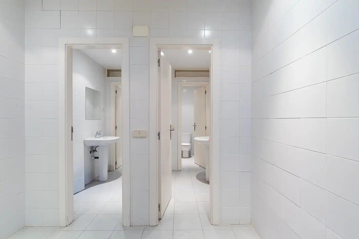 Bathroom of Industrial buildings for rent in Madrid