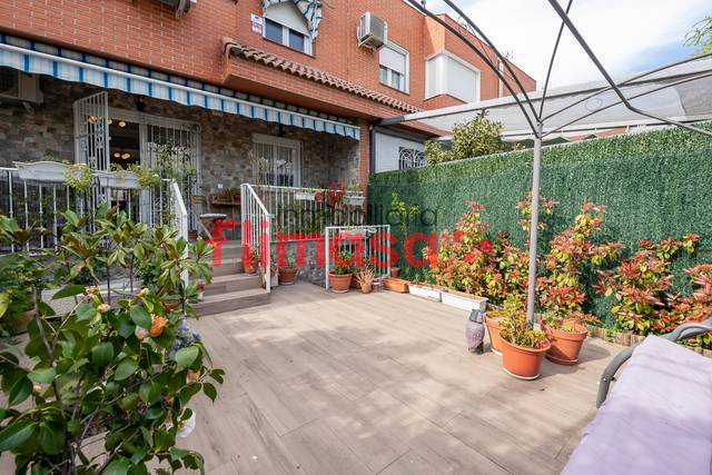 Casa adosada en Venta en Calle Miraflores de la Sierra en Centro