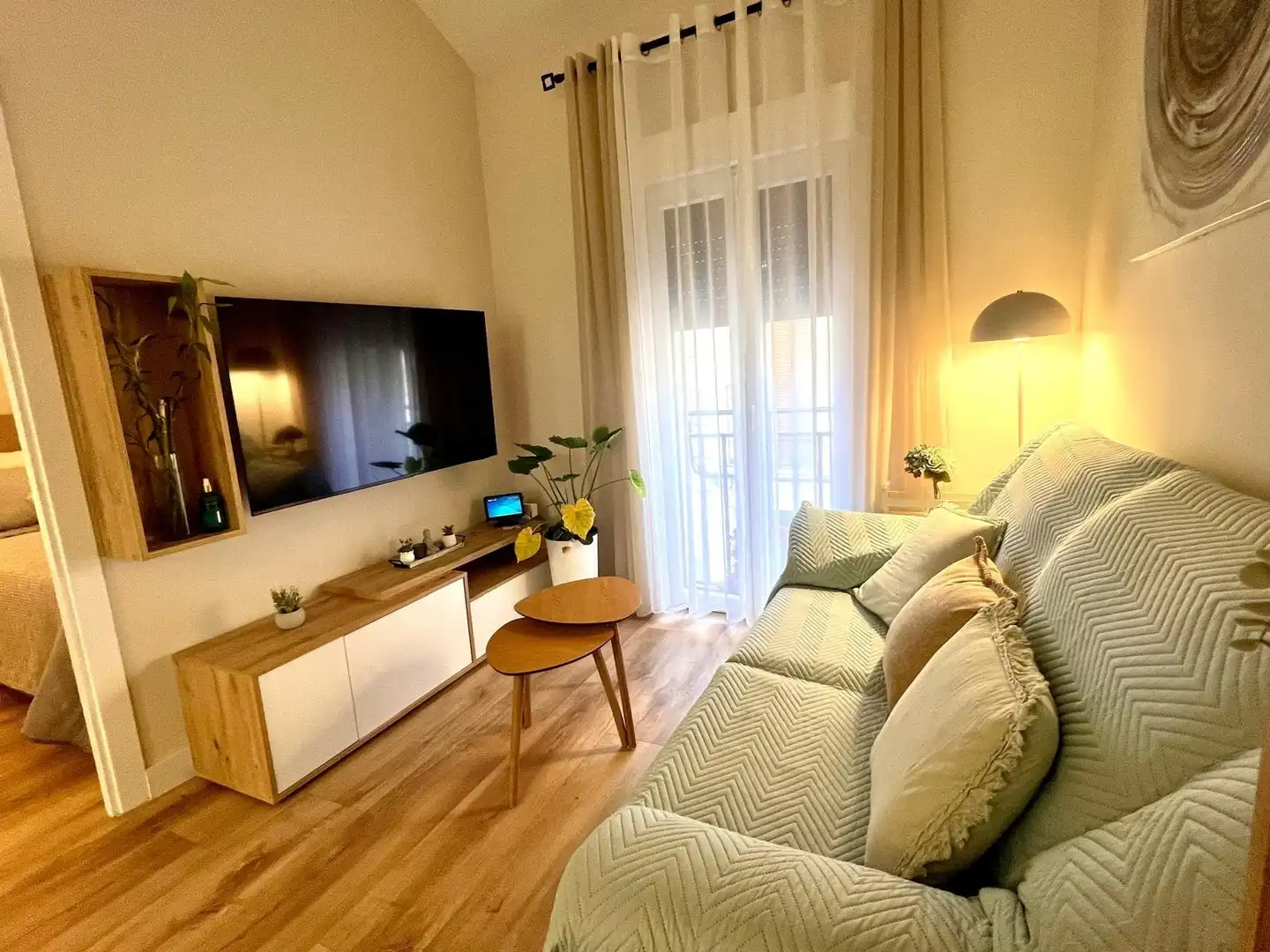 Living room of Houses for rent in Plasencia  with Air Conditioner, Furnished and Balcony