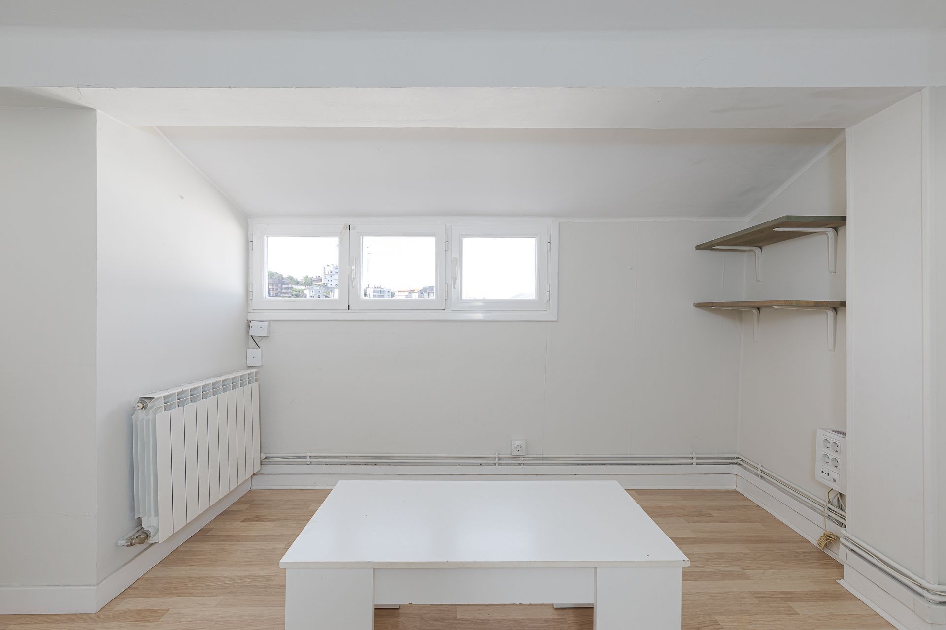 Dormitori de Apartament en venda en Donostia - San Sebastián  amb Calefacció i Traster