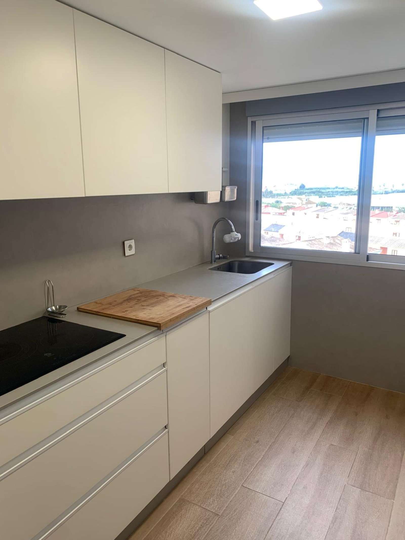 Kitchen of Apartment to share in Sueca  with Air Conditioner, Heating and Terrace