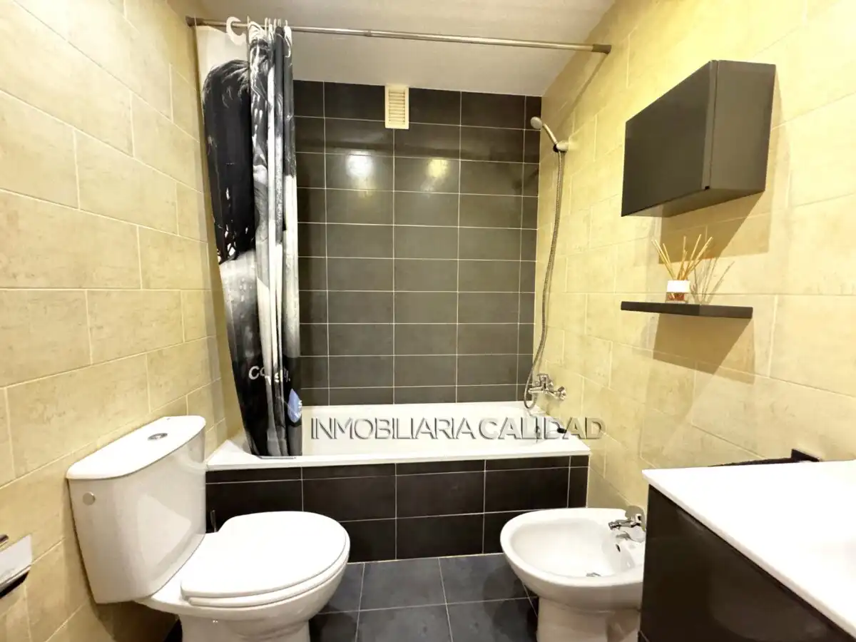 Baño de Piso en venta en Burgos con Calefacción, Terraza y Trastero