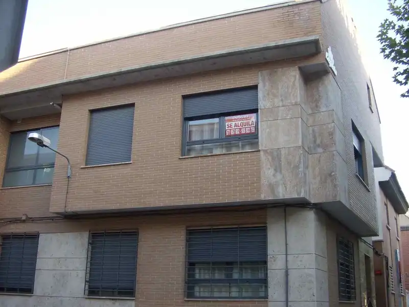 Vista exterior de Dúplex de lloguer en Ciudad Real amb Terrassa, Traster i Moblat