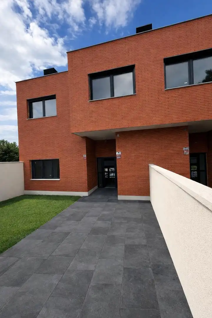 Vista exterior de Casa o xalet en venda en Cuarte de Huerva amb Aire condicionat, Calefacció i Jardí privat