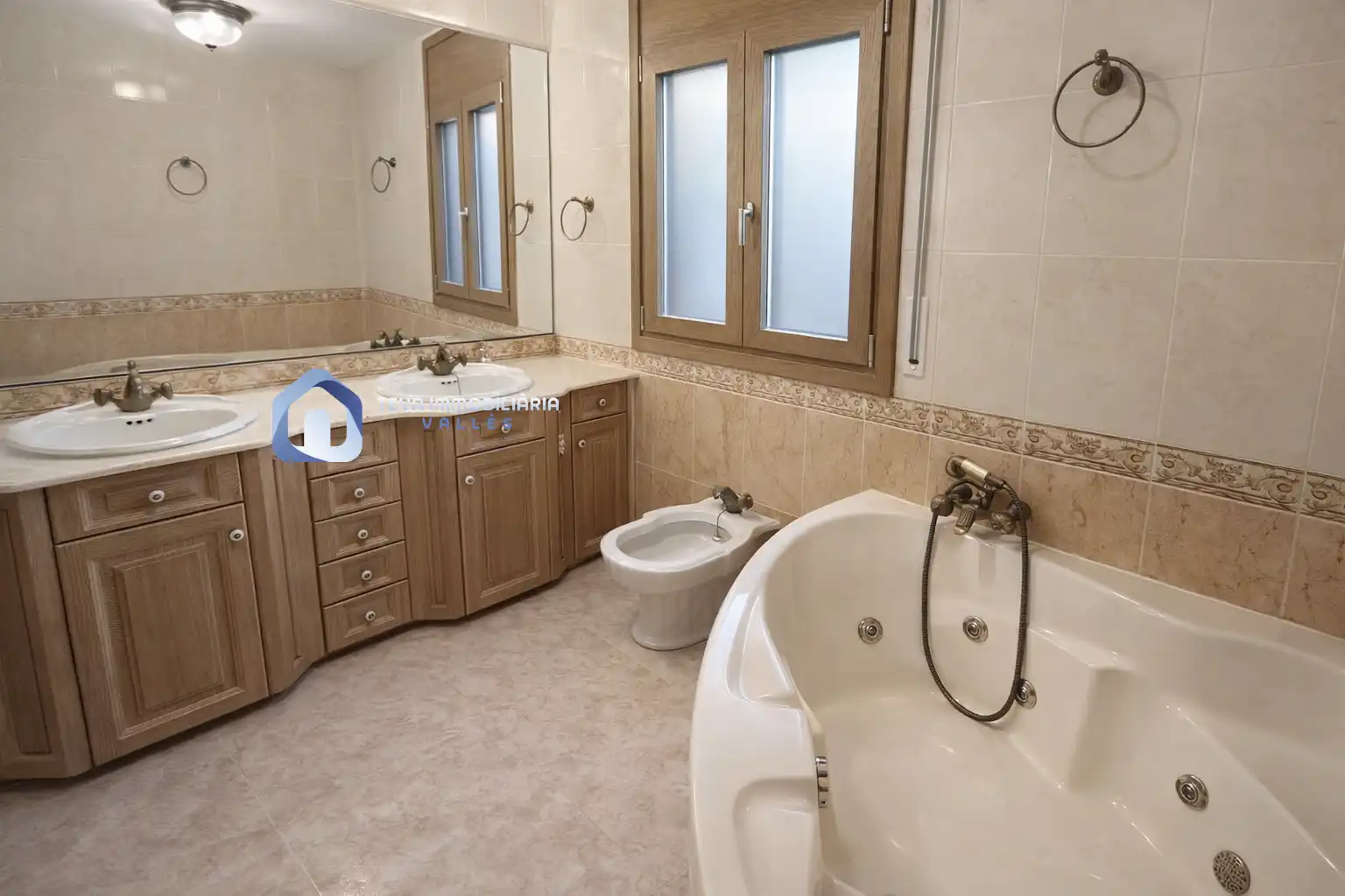 Baño de Casa o chalet en venta en Sant Fost de Campsentelles con Calefacción, Terraza y Trastero