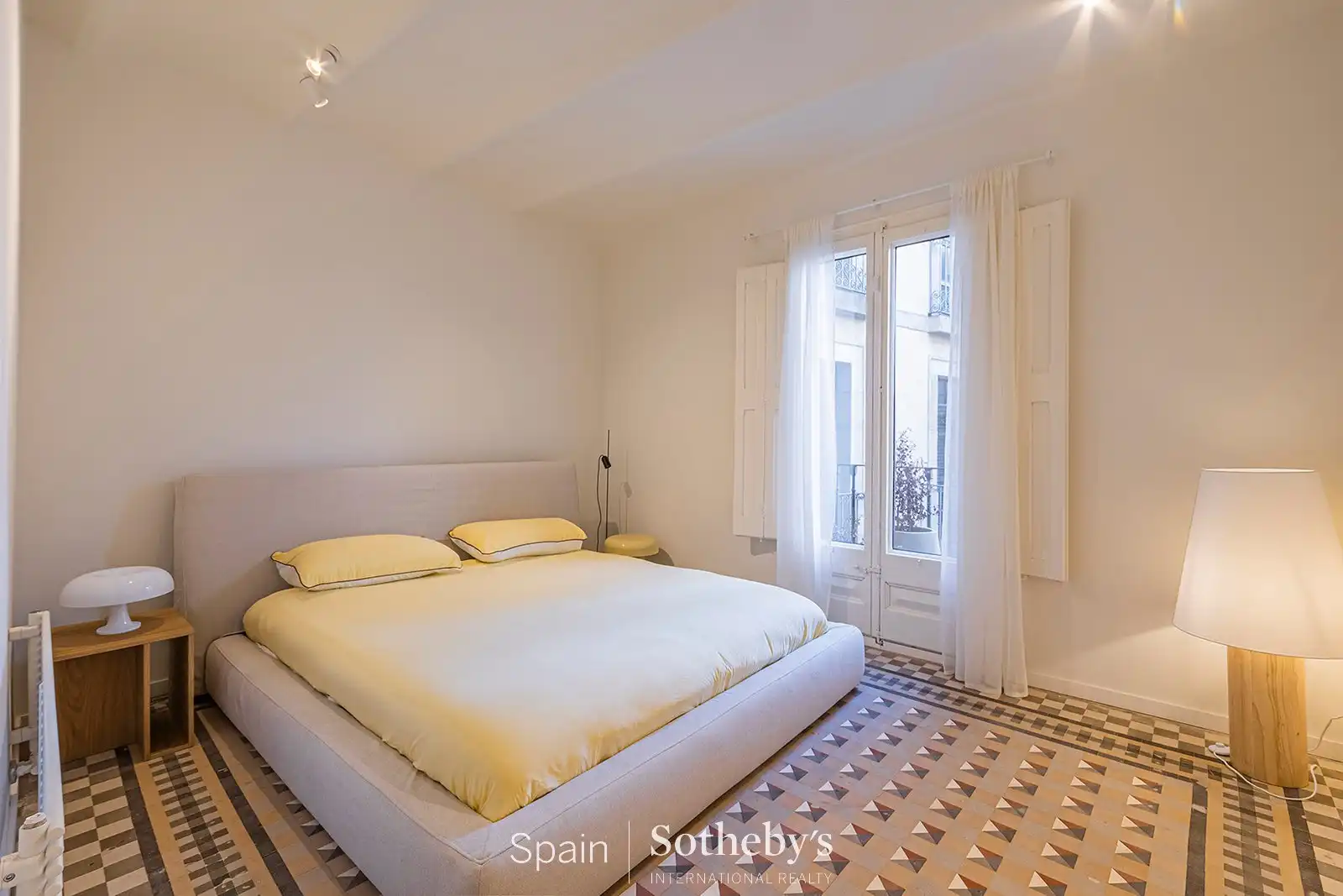 Bedroom of Apartments for sale in Barcelona  with Air Conditioner and Heating