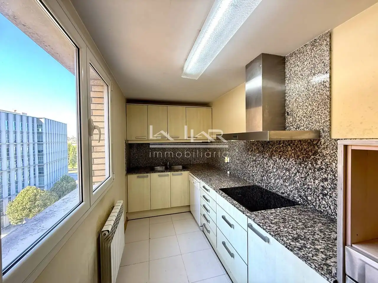 Cocina de Piso en venta en Vic con Calefacción, Parquet y Terraza