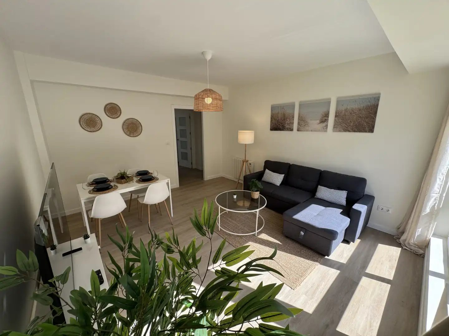 Living room of Flat for rent in Ferrol  with Heating, Parquet flooring and Furnished
