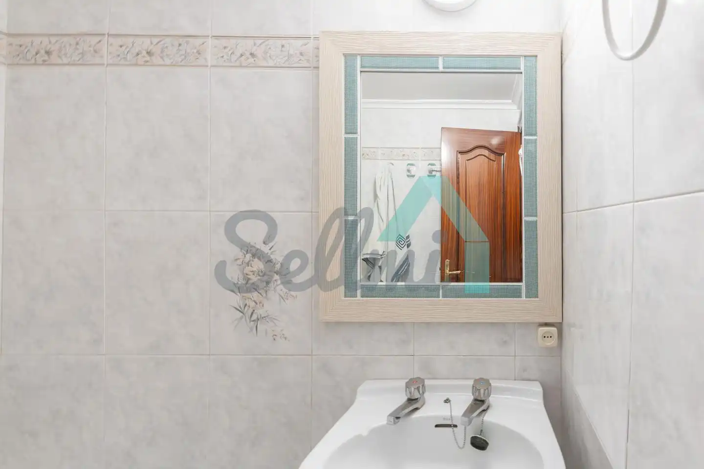Baño de Piso en venta en Oviedo  con Calefacción, Parquet y Terraza