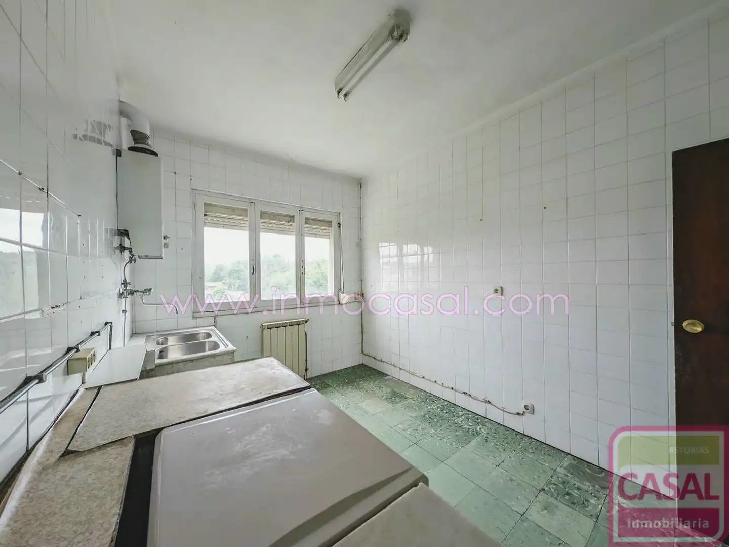Cocina de Casa o chalet en venta en Oviedo  con Calefacción y Trastero