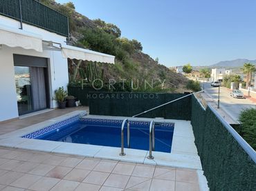 House with pool for sale in Calle Alcalá del Valle