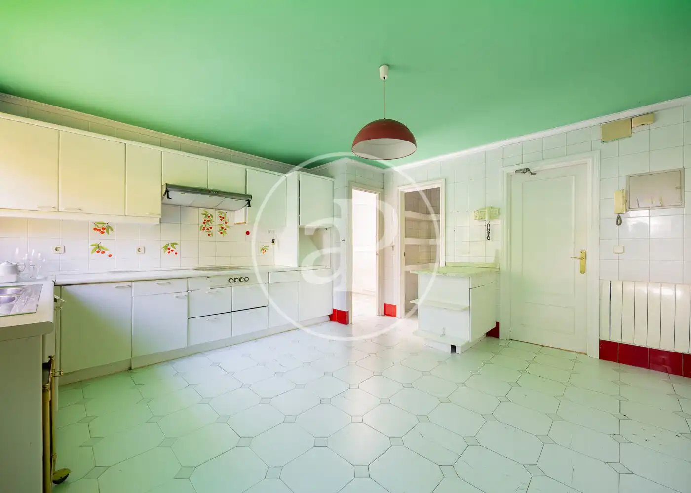 Cocina de Casa adosada en venta en Madrid con Aire acondicionado, Calefacción y Jardín privado