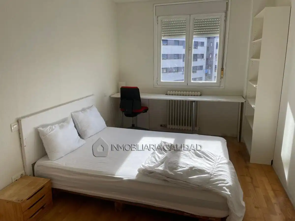 Bedroom of Flat for rent in Burgos  with Heating and Furnished