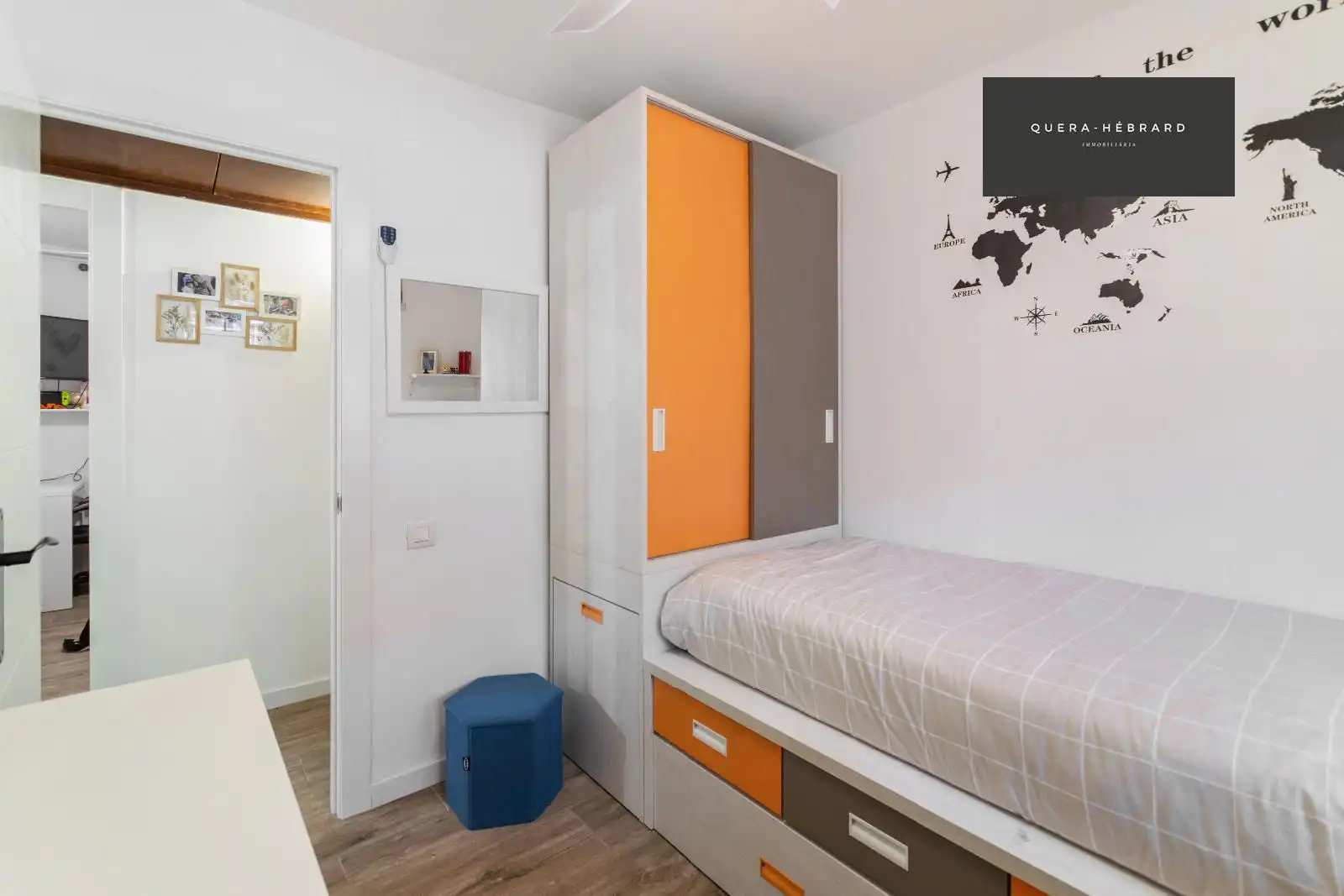 Schlafzimmer von Dachboden zum Verkauf in Rubí mit Klimaanlage, Heizung und Parkett
