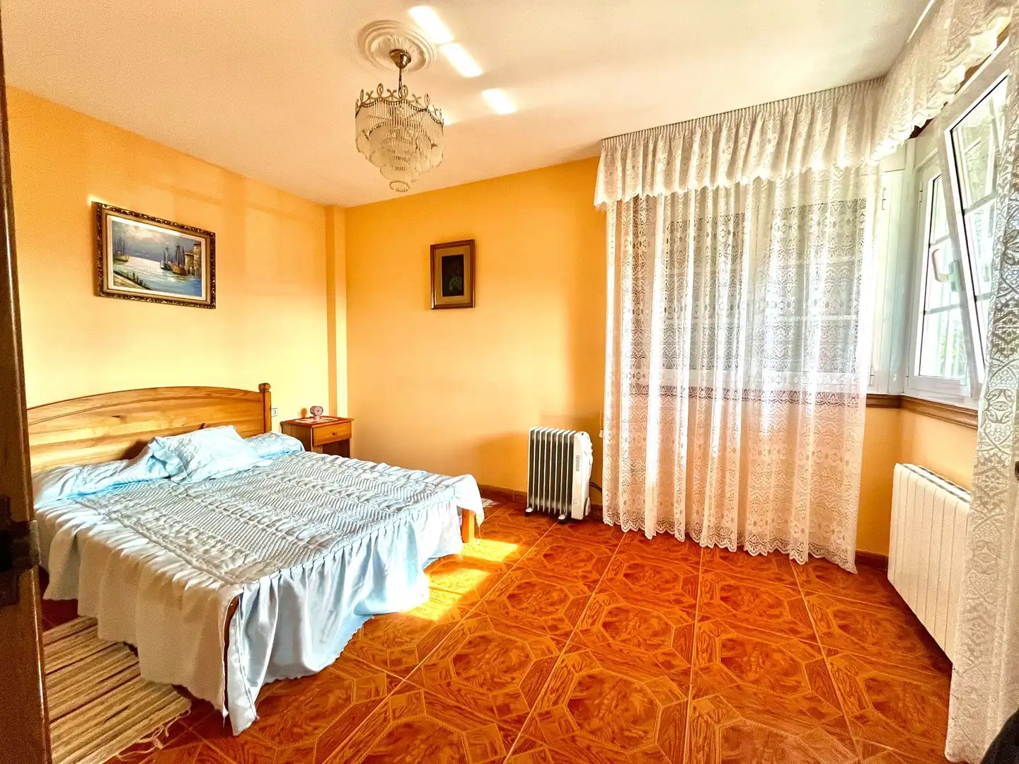 Dormitori de Casa o xalet en venda en Culleredo amb Calefacció, Terrassa i Traster
