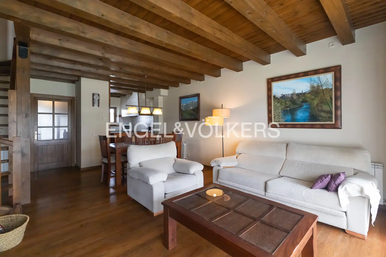 Sala d'estar de Casa adosada en venda en Bellver de Cerdanya amb Calefacció, Parquet i Terrassa