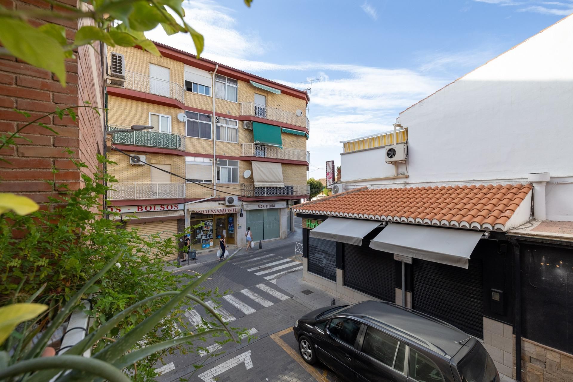 Außenansicht von Wohnung zum verkauf in Albolote mit Klimaanlage und Terrasse